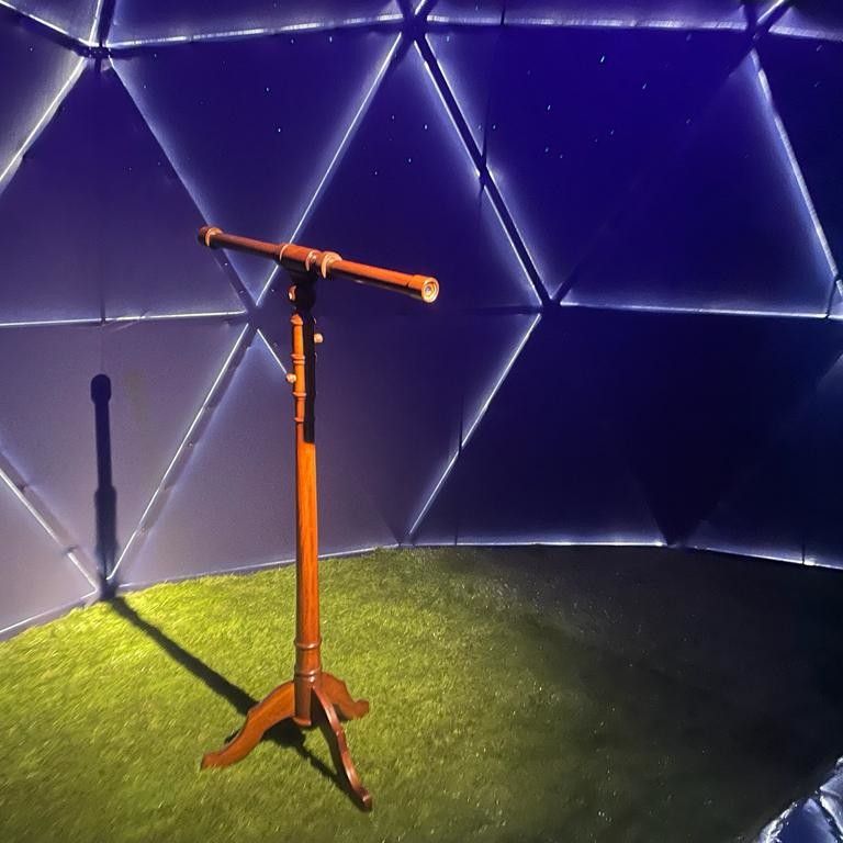 La riproduzione del telescopio di Galileo esposta alla mostra &quot;Macchine del Tempo&quot;