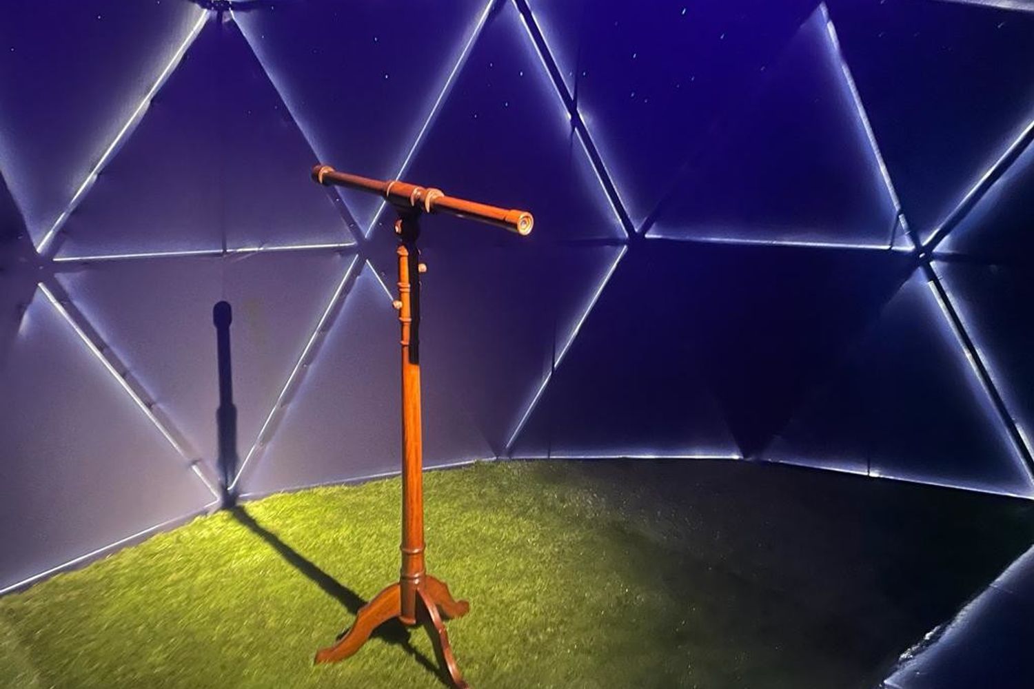 La riproduzione del telescopio di Galileo esposta alla mostra &quot;Macchine del Tempo&quot;