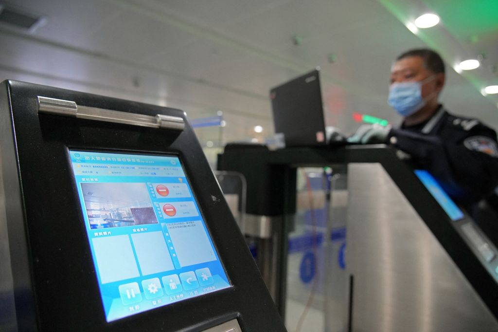 controlli all'aeroporto internazionale di Yantai, Cina