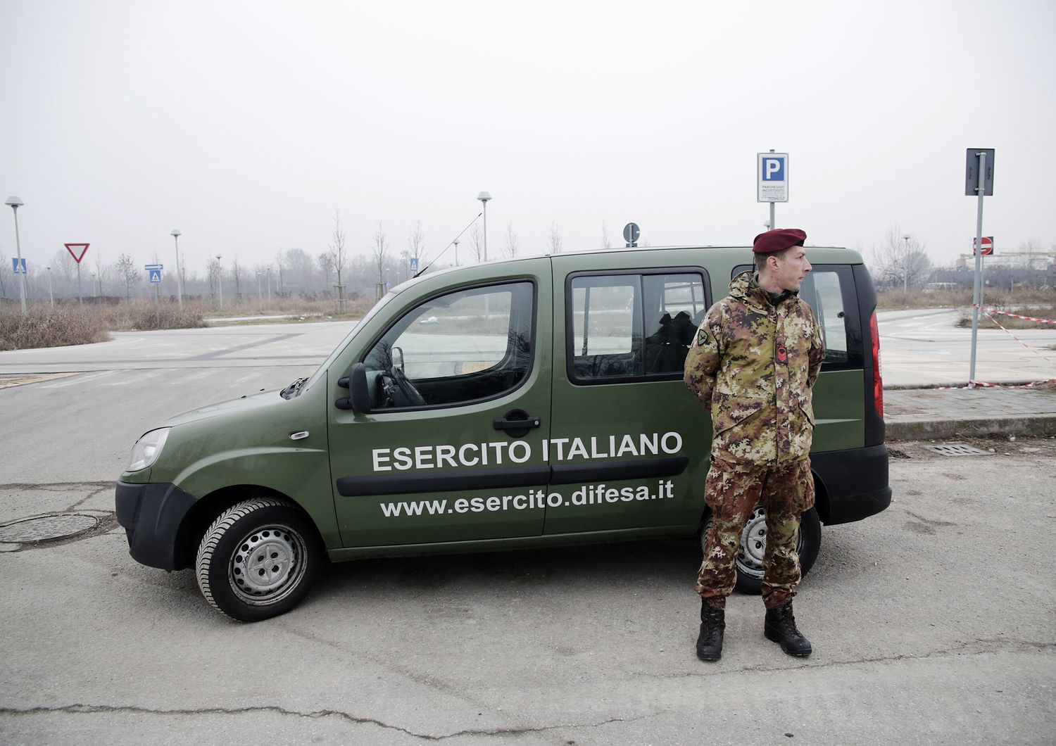 Esercito Italiano impegnato nel disinnesco di un ordigno bellico