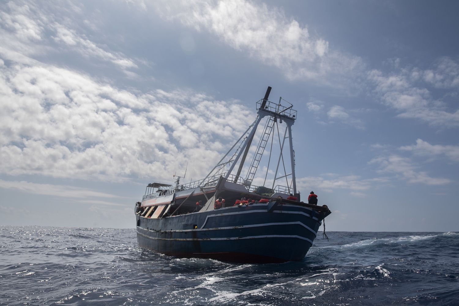 Peschereccio con migranti in difficolt&agrave;