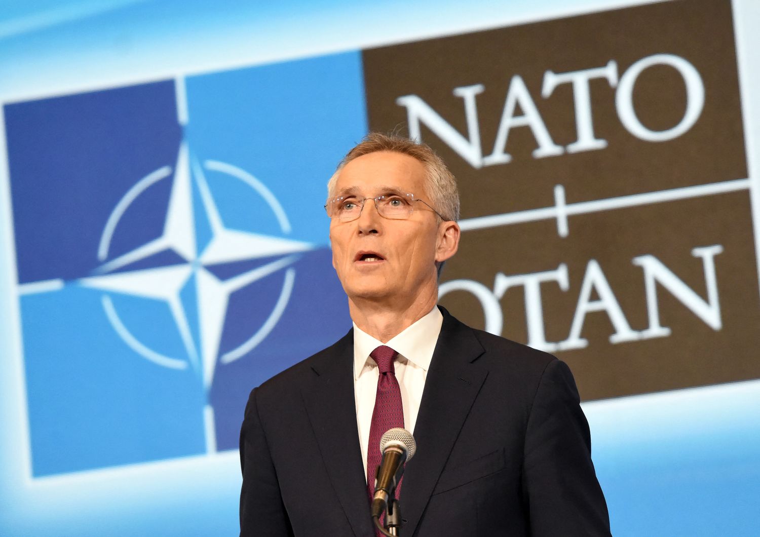 &nbsp;Il segretario generale della Nato, Jens Stoltenberg, in conferenza stampa
