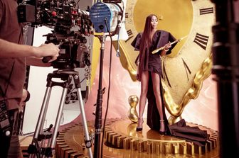 Dal backstage del Calendario Pirelli 2024 di Prince Gyasi&nbsp;