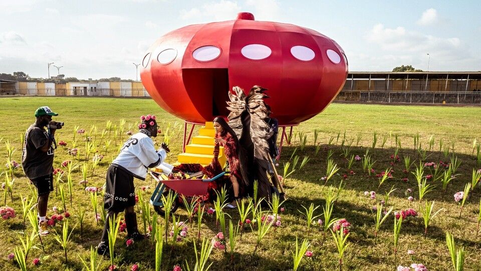 Dal backstage del Calendario Pirelli 2024 di Prince Gyasi&nbsp;