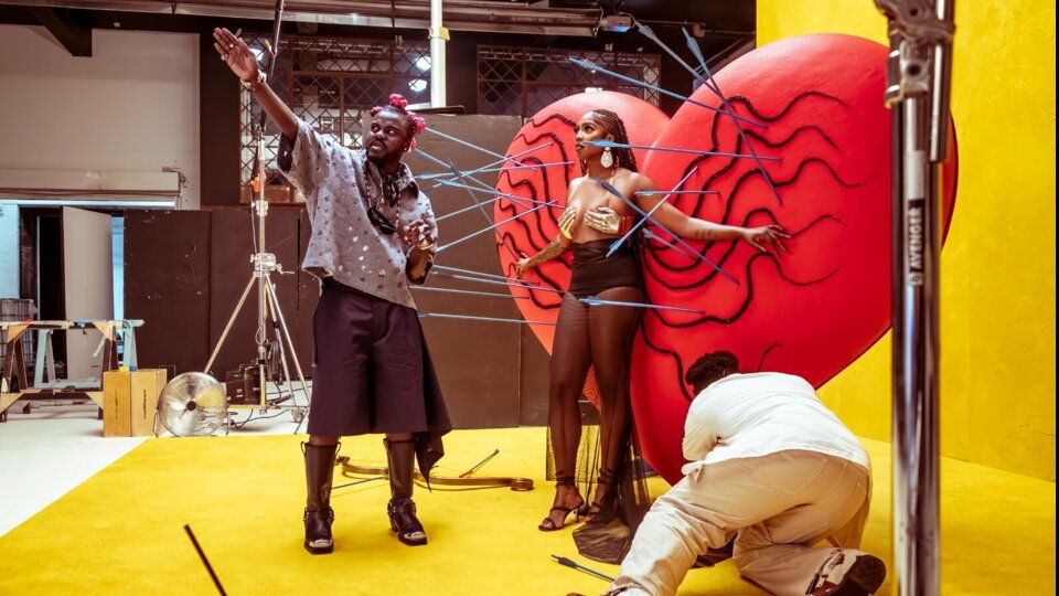 Dal backstage del Calendario Pirelli 2024 di Prince Gyasi&nbsp;