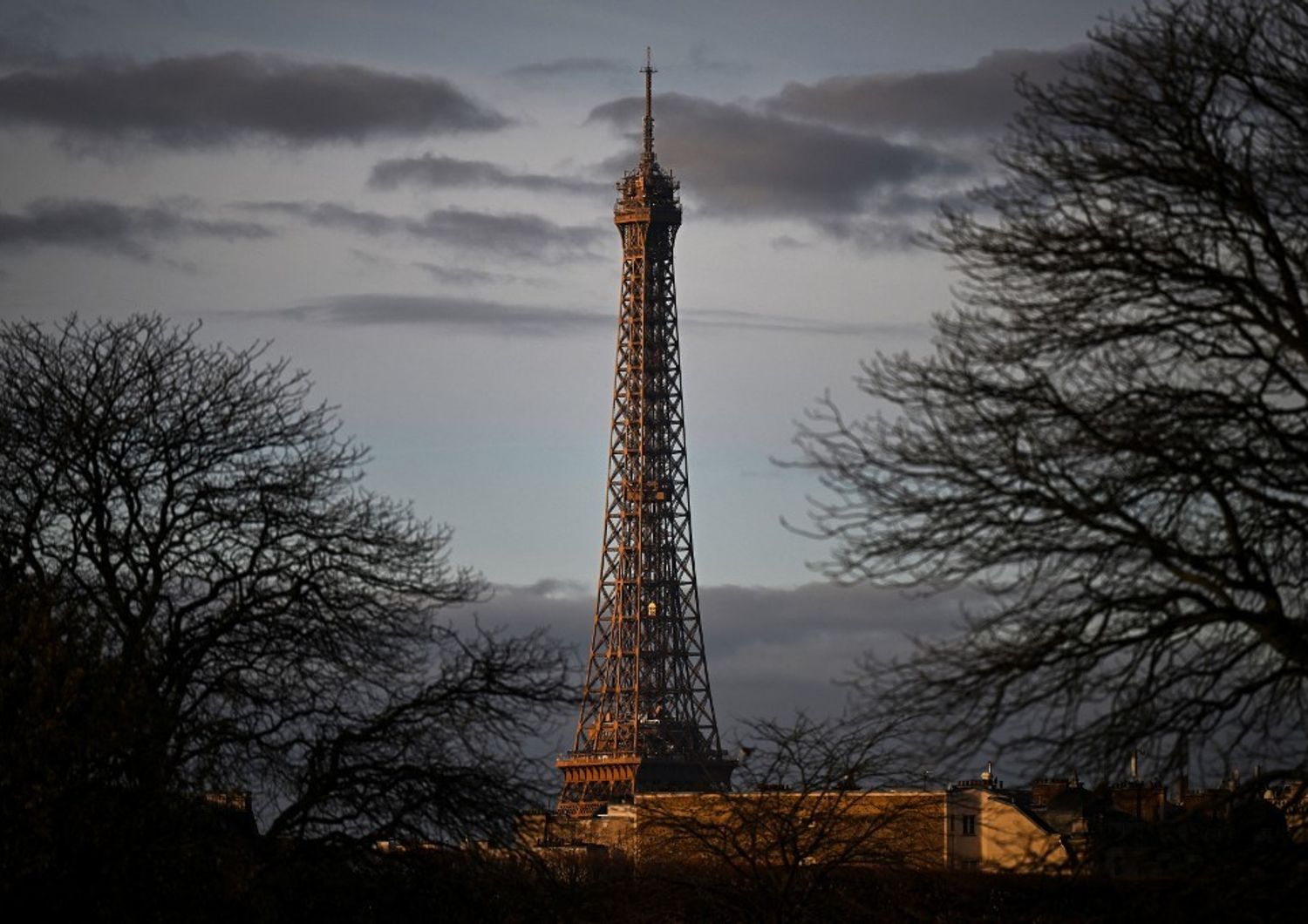 terrorismo parigi uccide uomo a coltellate altri feriti con martello