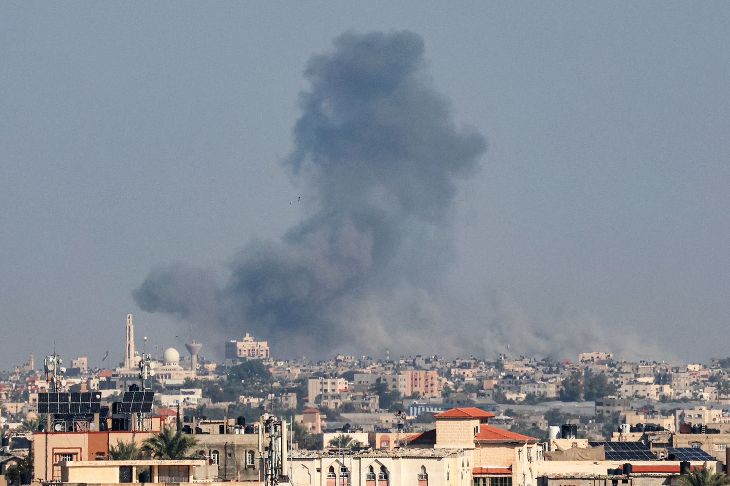 Bombardamento israeliano su Khan Yunis