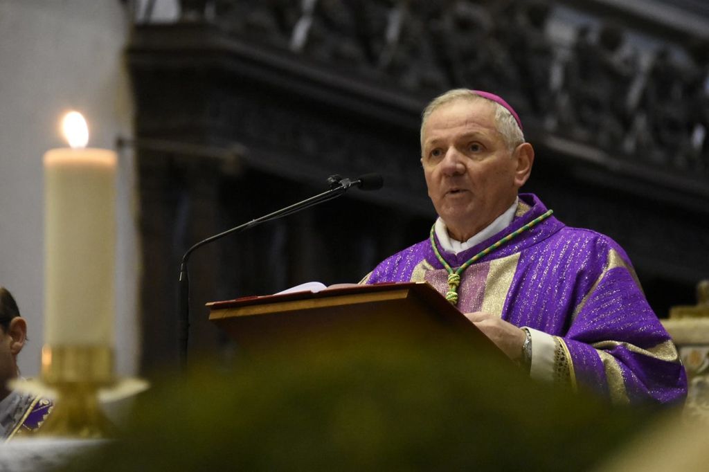 Il vescovo di Padova durante l'omelia
