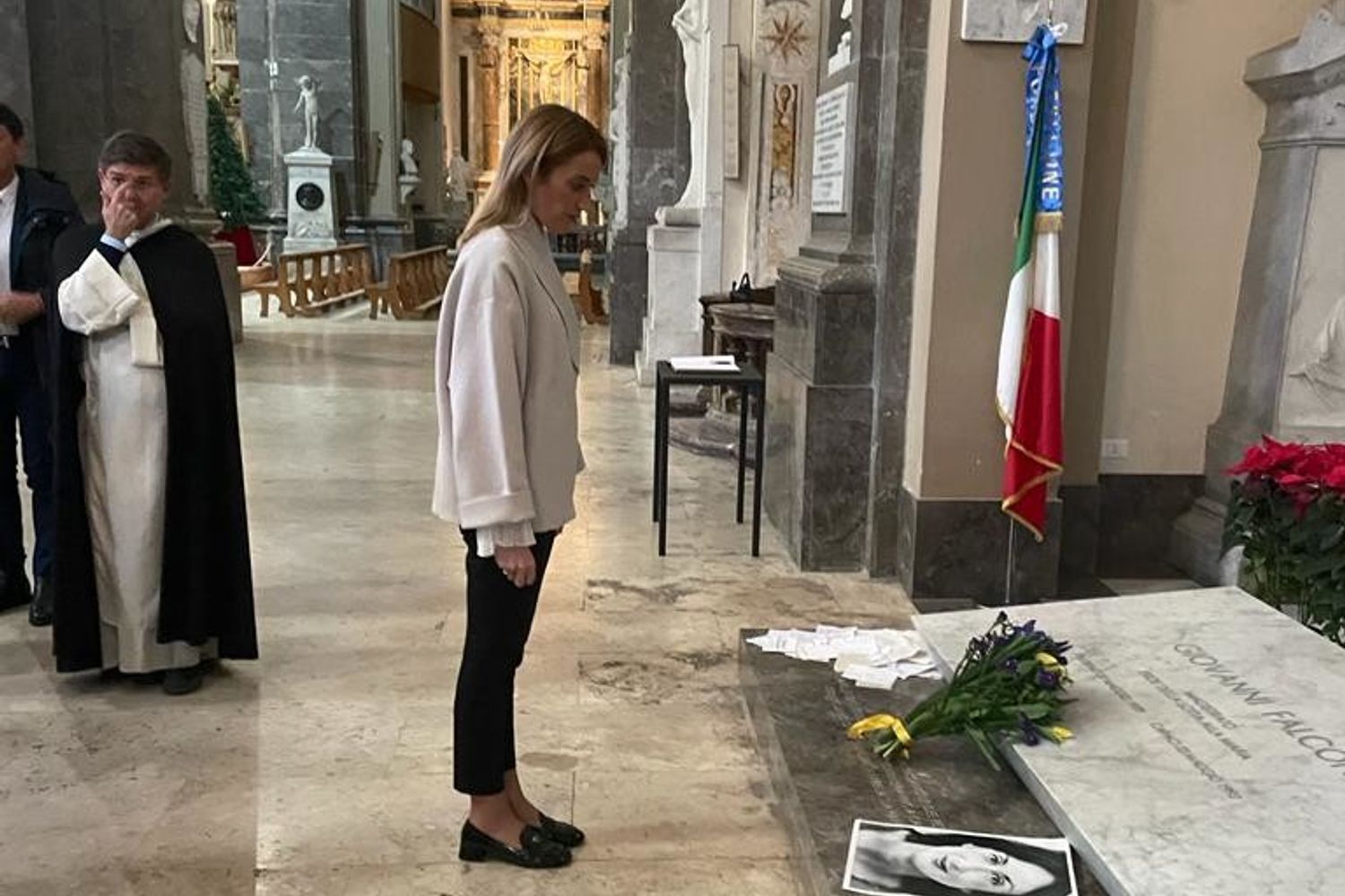 Metsola rende omaggio alla tomba di falcone