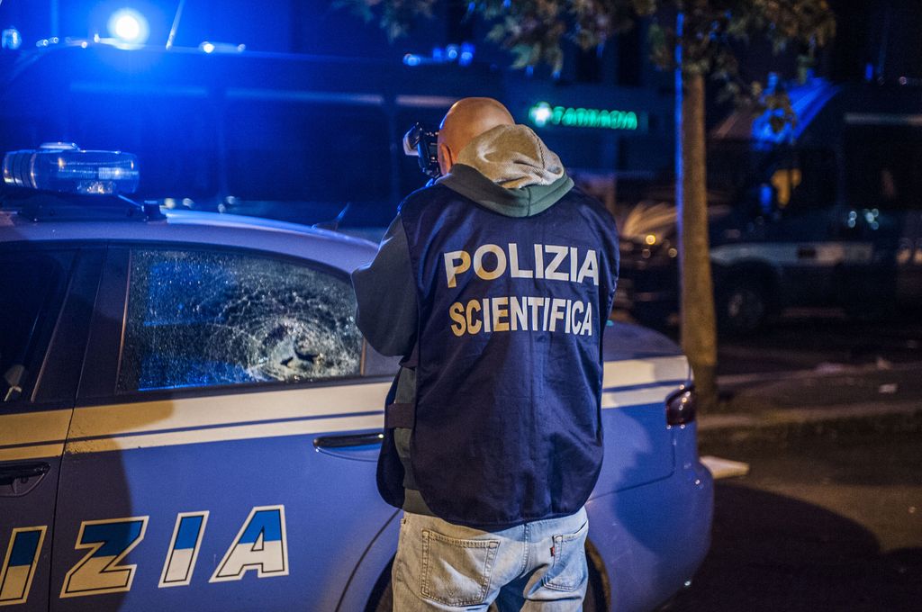 Polizia scientifica sul luogo del crimine