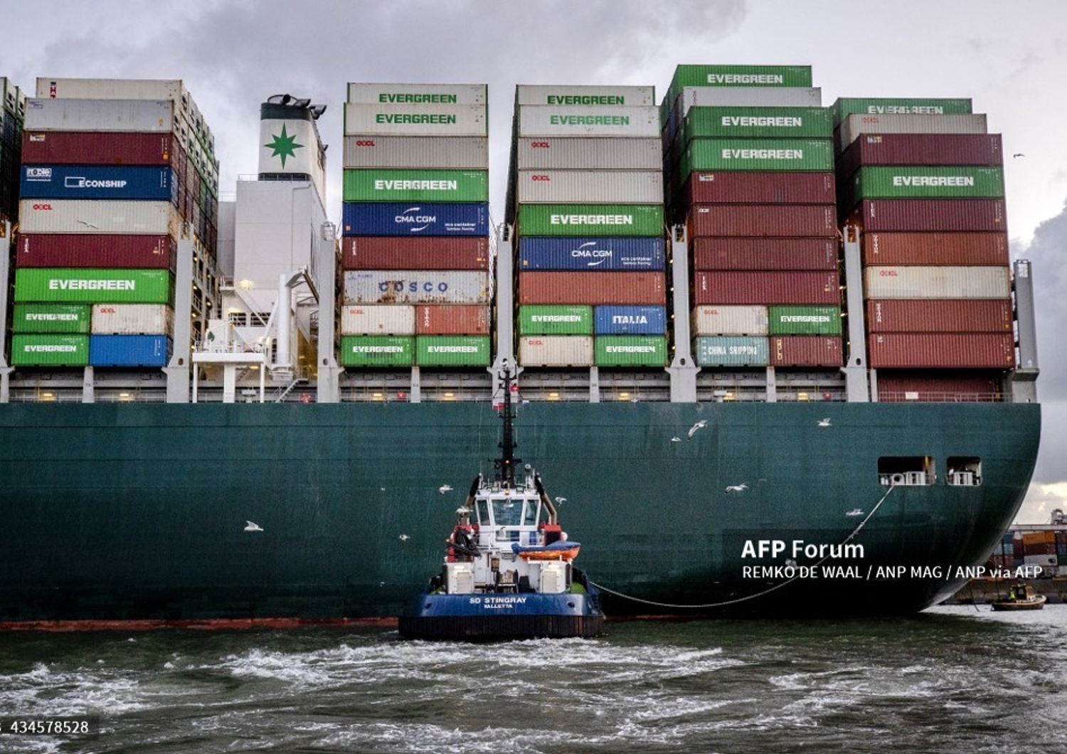 &nbsp;Nave porta-container nel Canale di Suez