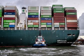 &nbsp;Nave porta-container nel Canale di Suez