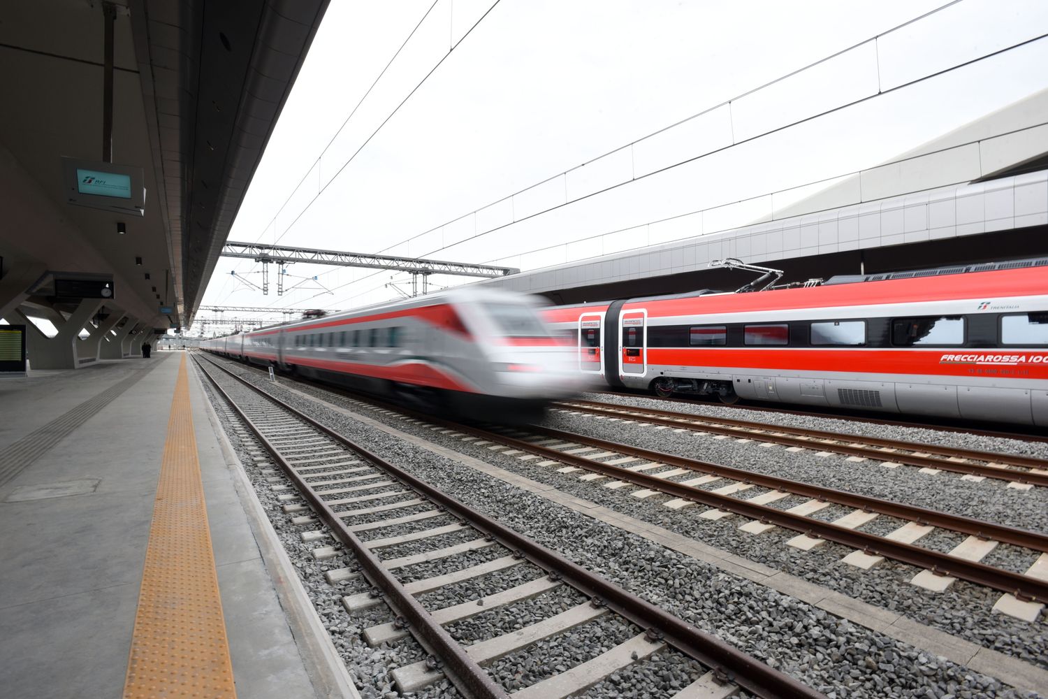 Frecce in transito, Stazione centrale di Napoli