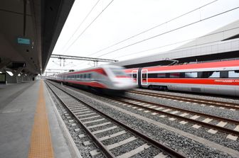 Frecce in transito, Stazione centrale di Napoli