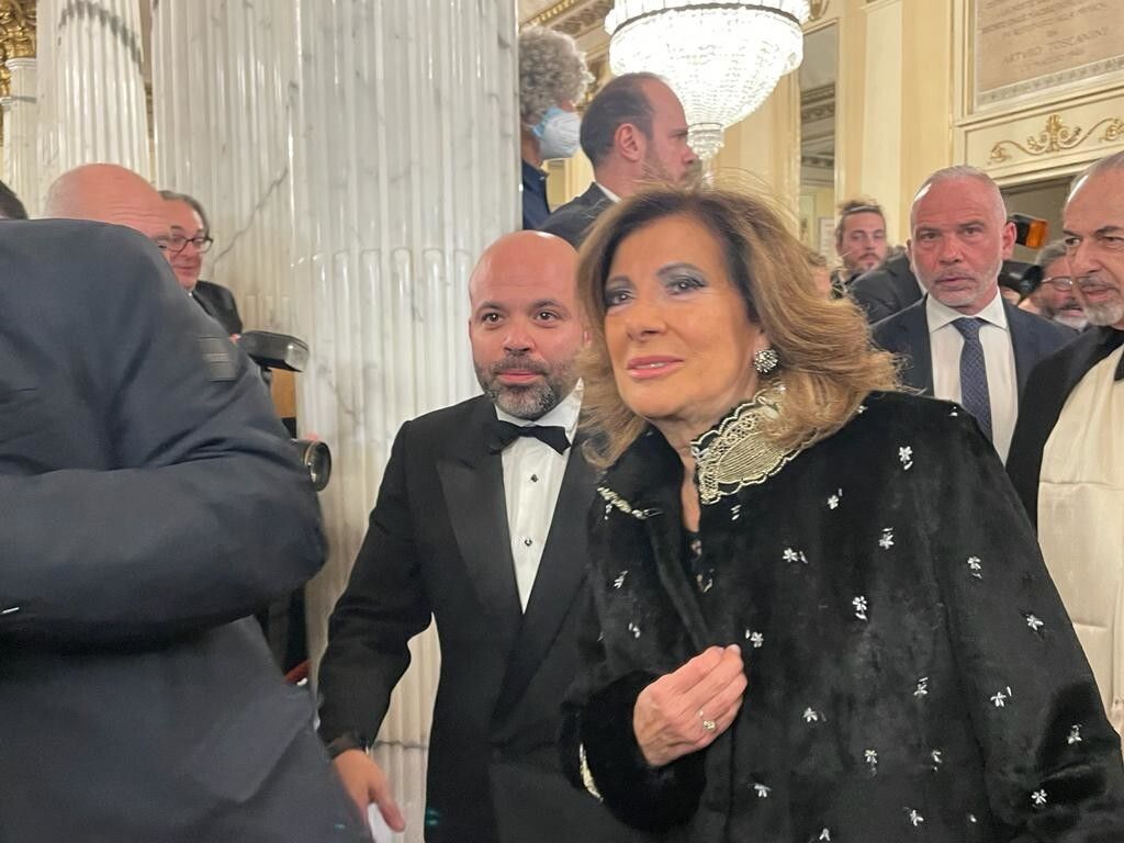 Prima alla Scala, su il sipario. Applausi per Liliana Segre