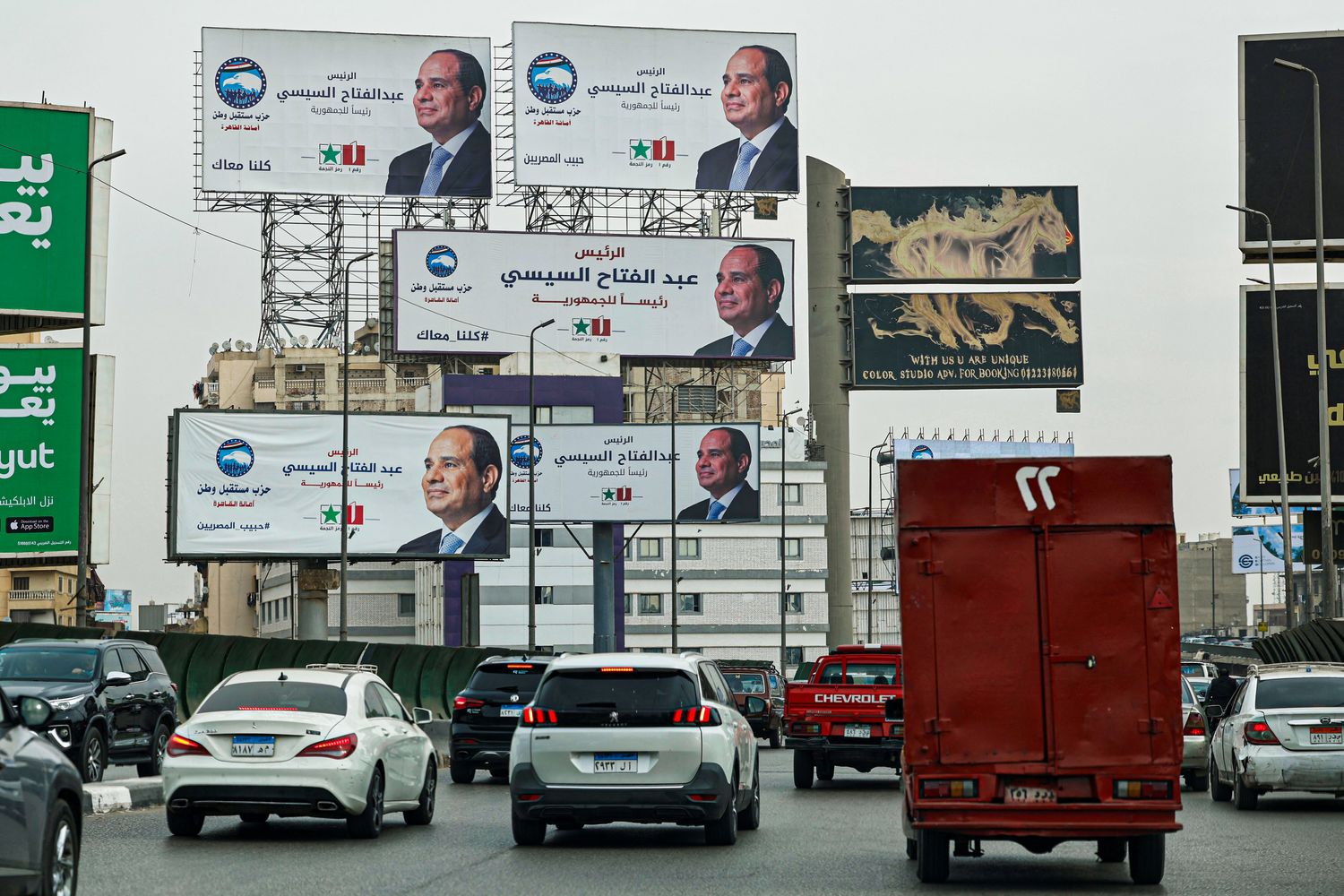 Manifesti elettorali per la rielezione di Al-Sisi