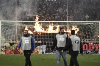 Tifosi greci in una partita di calcio del 2019