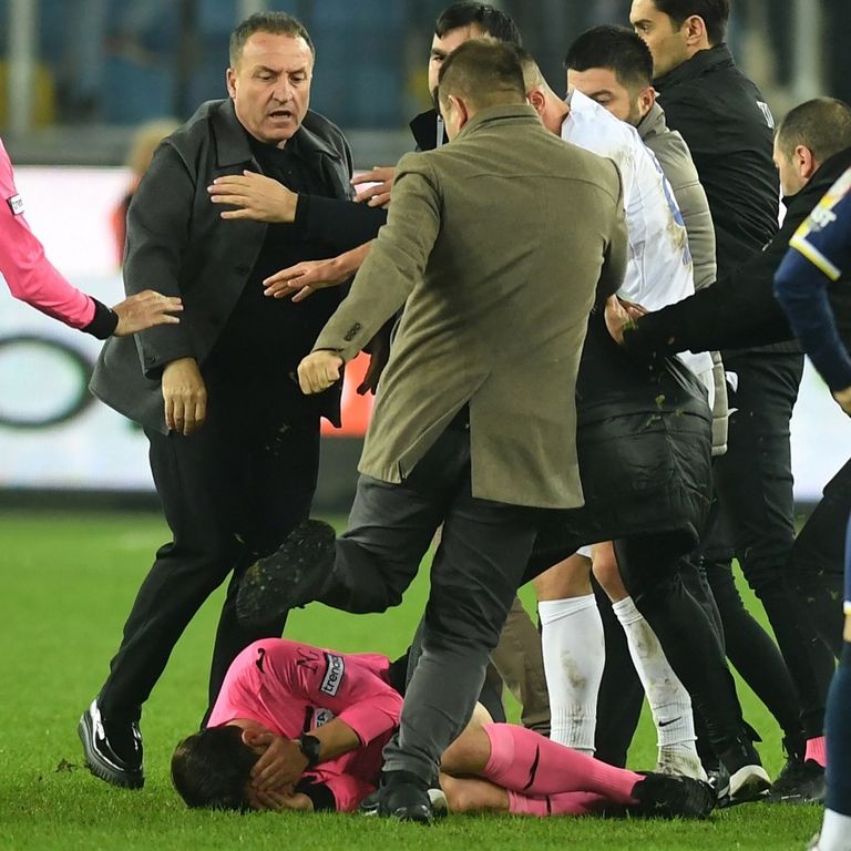 L'aggressione all'arbitro in Turchia