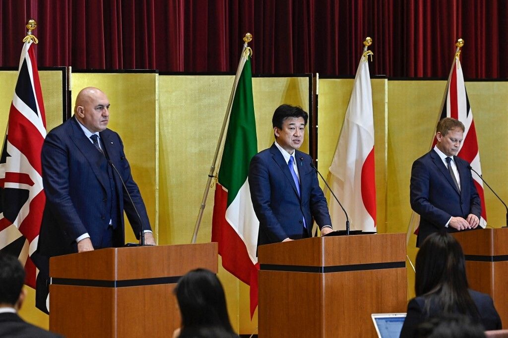 I ministri della difesa di Italia, Giappone e Gran Bretagna in conferenza stampa&nbsp;