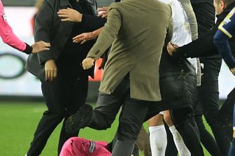 L'arbitro Meler aggredito nel finale di gara dal presidente Koca