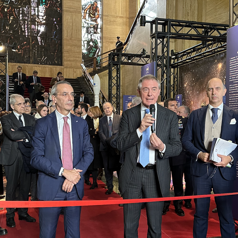 Il presidente dell'Asi, Teodoro Valente, il ministro delle Imprese e del Made in Italy, Adolfo Urso, e il capo di gabinetto del dicastero, Federico Eichberg