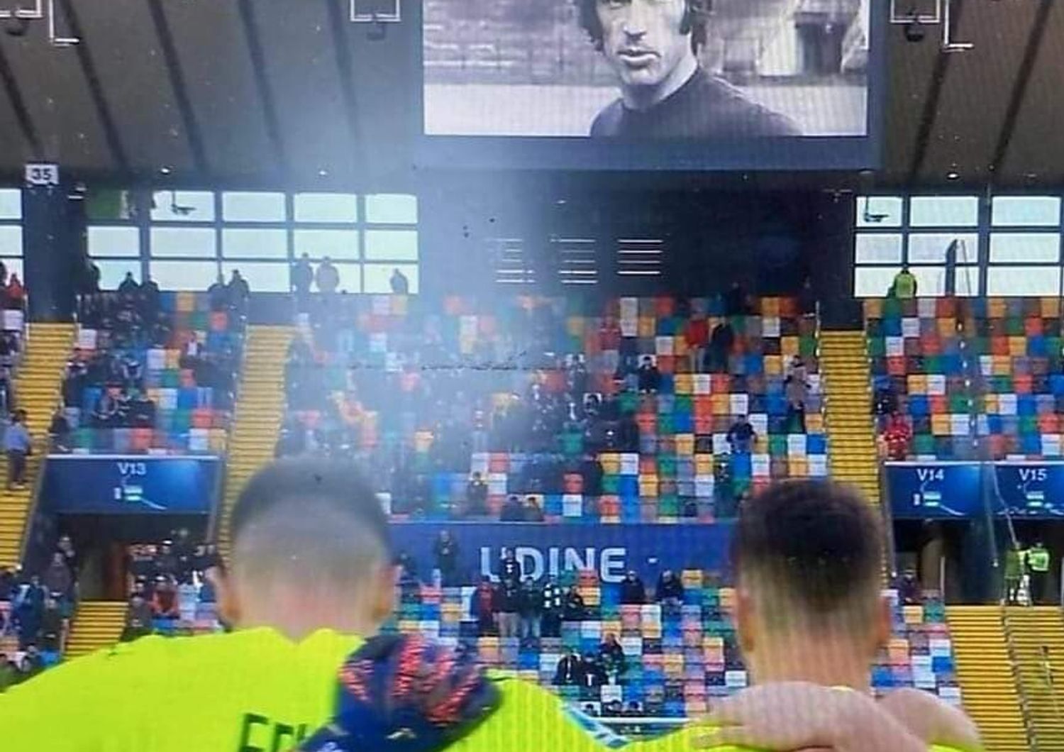 gaffe alla dacia arena&nbsp;foto paolo pulici nel minuto silenzio per juliano