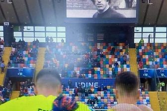 gaffe alla dacia arena&nbsp;foto paolo pulici nel minuto silenzio per juliano