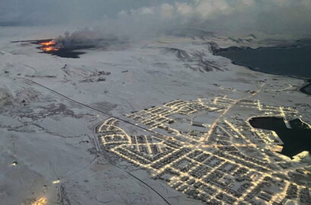 Il nuovo e spettacolare vulcano nato in Islanda