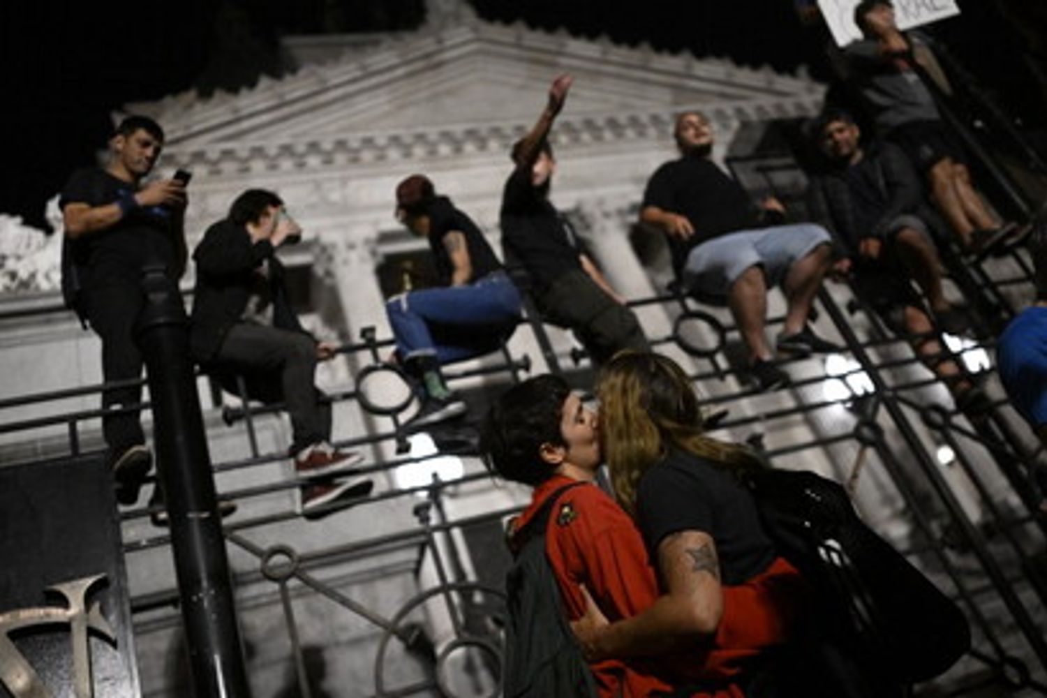 Prima protesta della sinistra in Argentina conto il nuovo presidente Milei