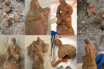 Alcune delle statuine rinvenute durante gli scavi in una domus a Pompei&nbsp;