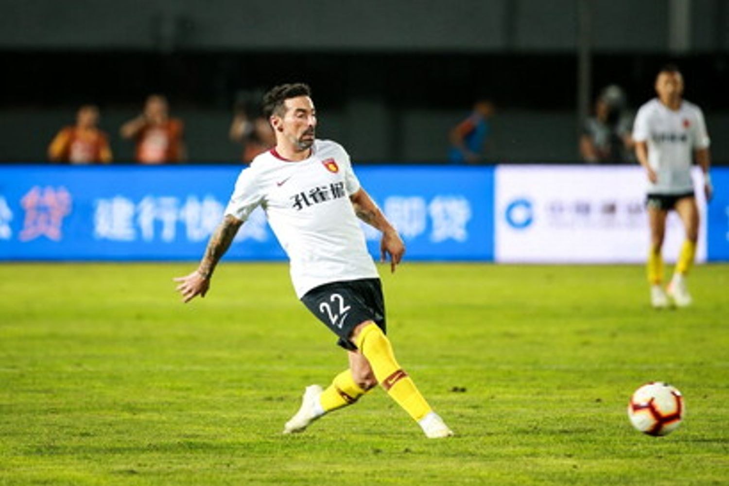 Ezequiel Lavezzi, quando giocava in Cina