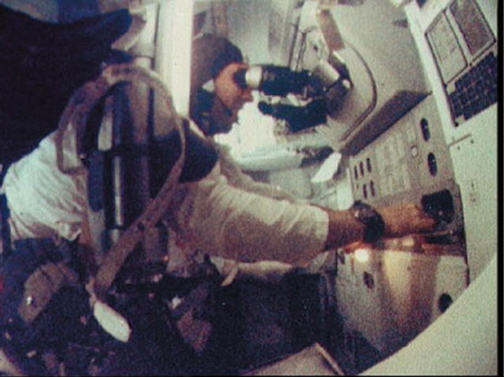 L'astronauta James Lovell in missione sull'Apollo 8