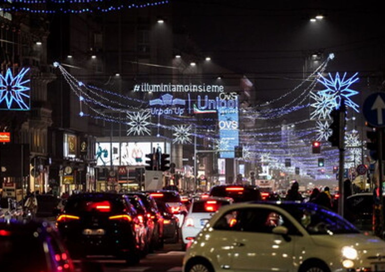 Shopping natalizio last minute e traffico impazzito