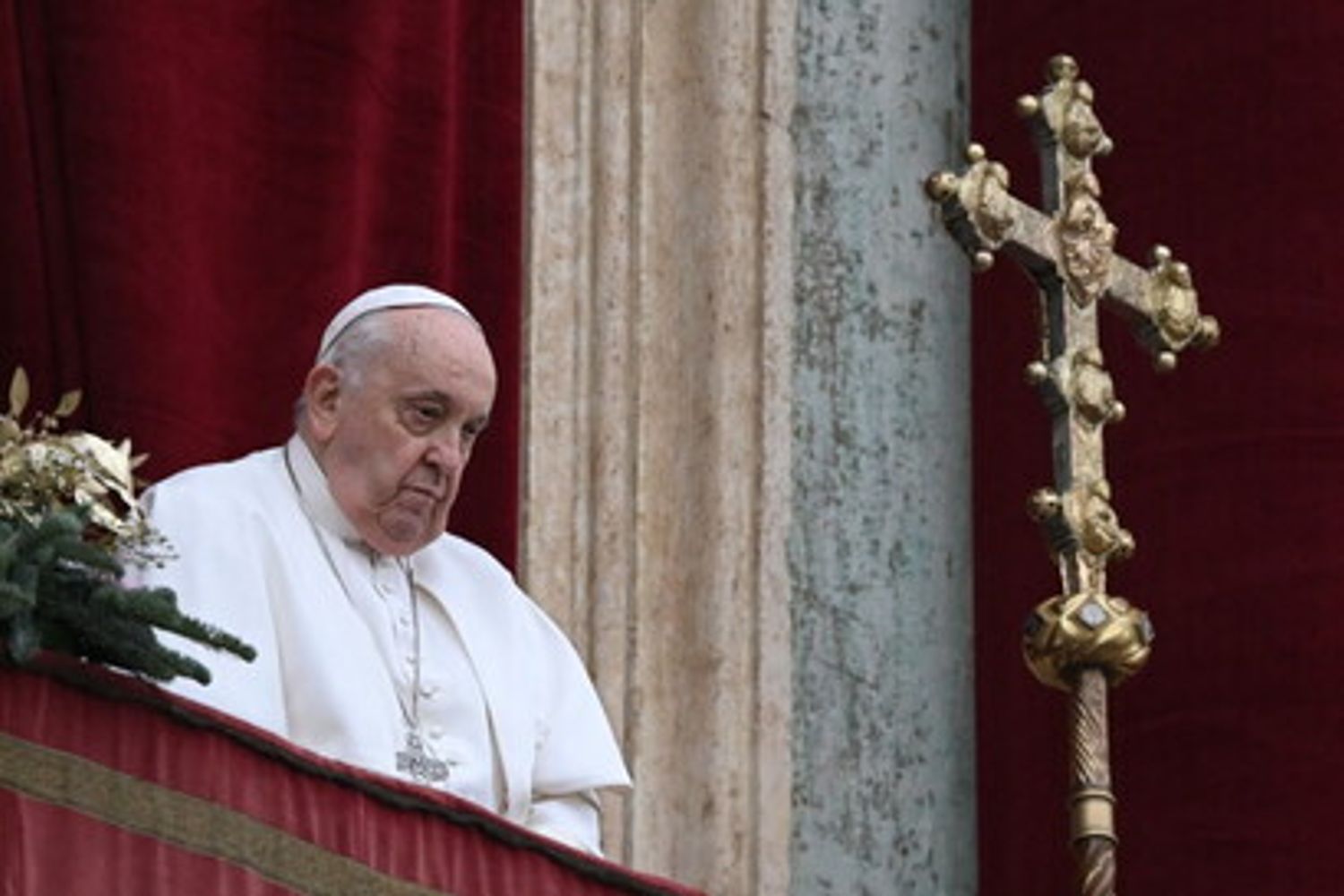 Papa Francesco dal balcone della basilica di San Pietro per la benedizione natalizia Urbi et Orbi&nbsp;