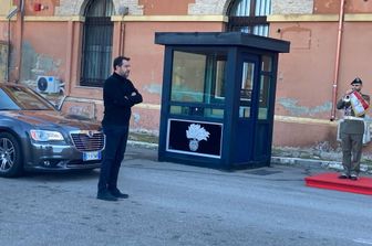 Matteo Salvini al suo arrivo nella caserma Livio Duce a Cagliari