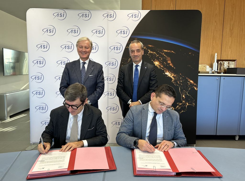 La firma dell'accordo tra Asi e Altec