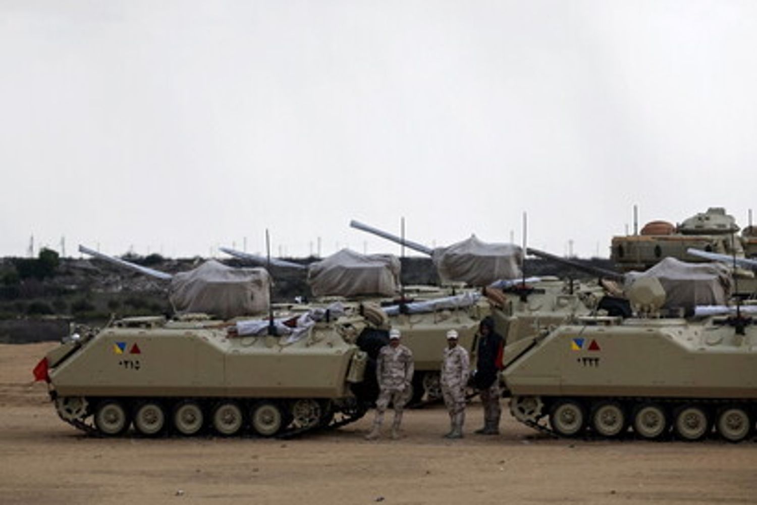 &nbsp;Carri armati egiziani al confine con la Palestina