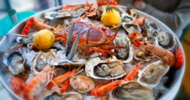 Tradizionale 'Plateau des fuits de mer' alla francese
