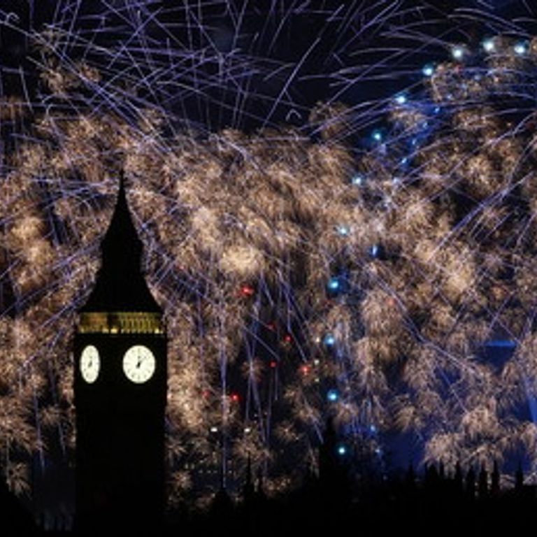 Londra, fuochi d'artificio vicino al Big Ben