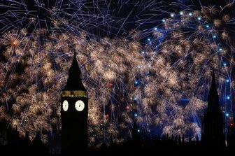 Londra, fuochi d'artificio vicino al Big Ben