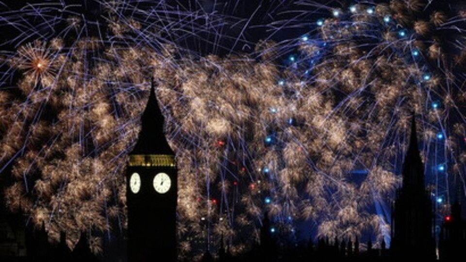 Londra, fuochi d'artificio vicino al Big Ben