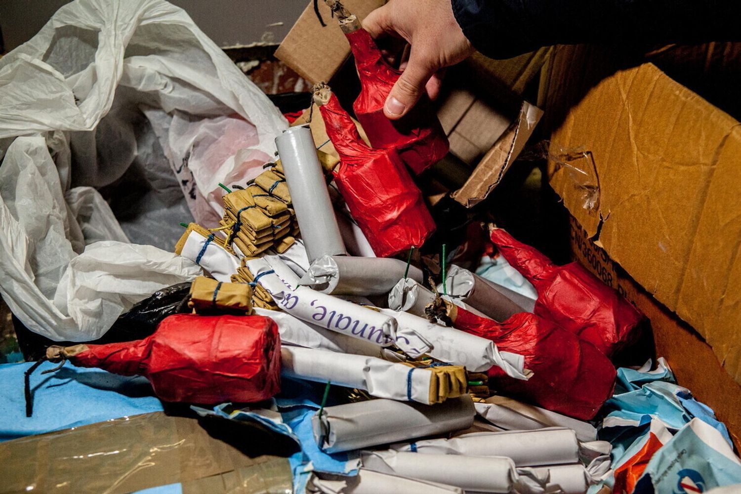 Fuochi d'artificio illegali sequestrati a Napoli