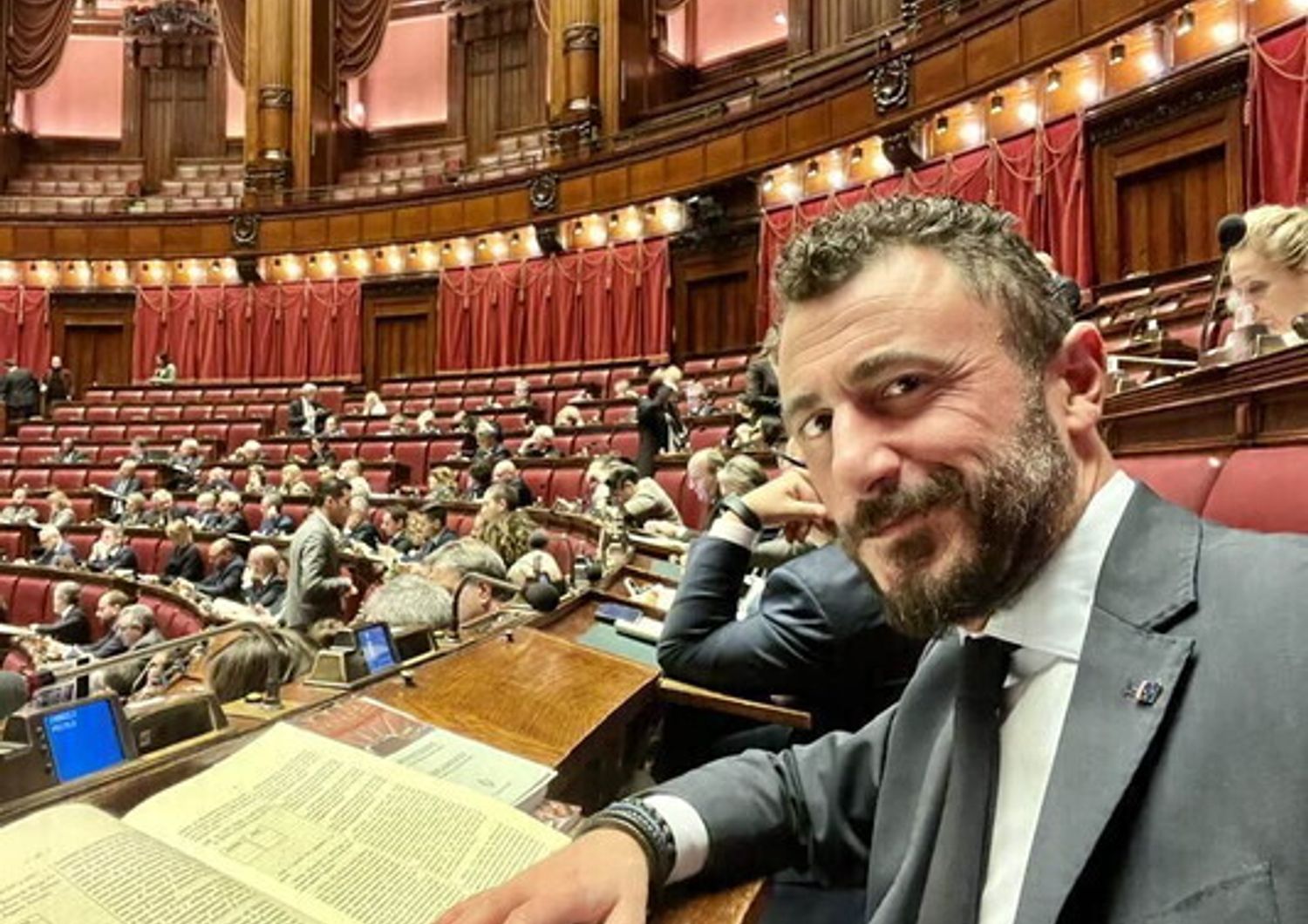 Sparo a una festa di Capodanno, ferito il genero di un agente di scorta di  Delmastro