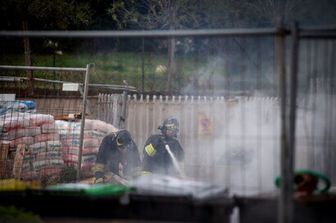 &nbsp;Incendio di un locale adibito a discarica abusiva vicino Roma, 31/12/2023
