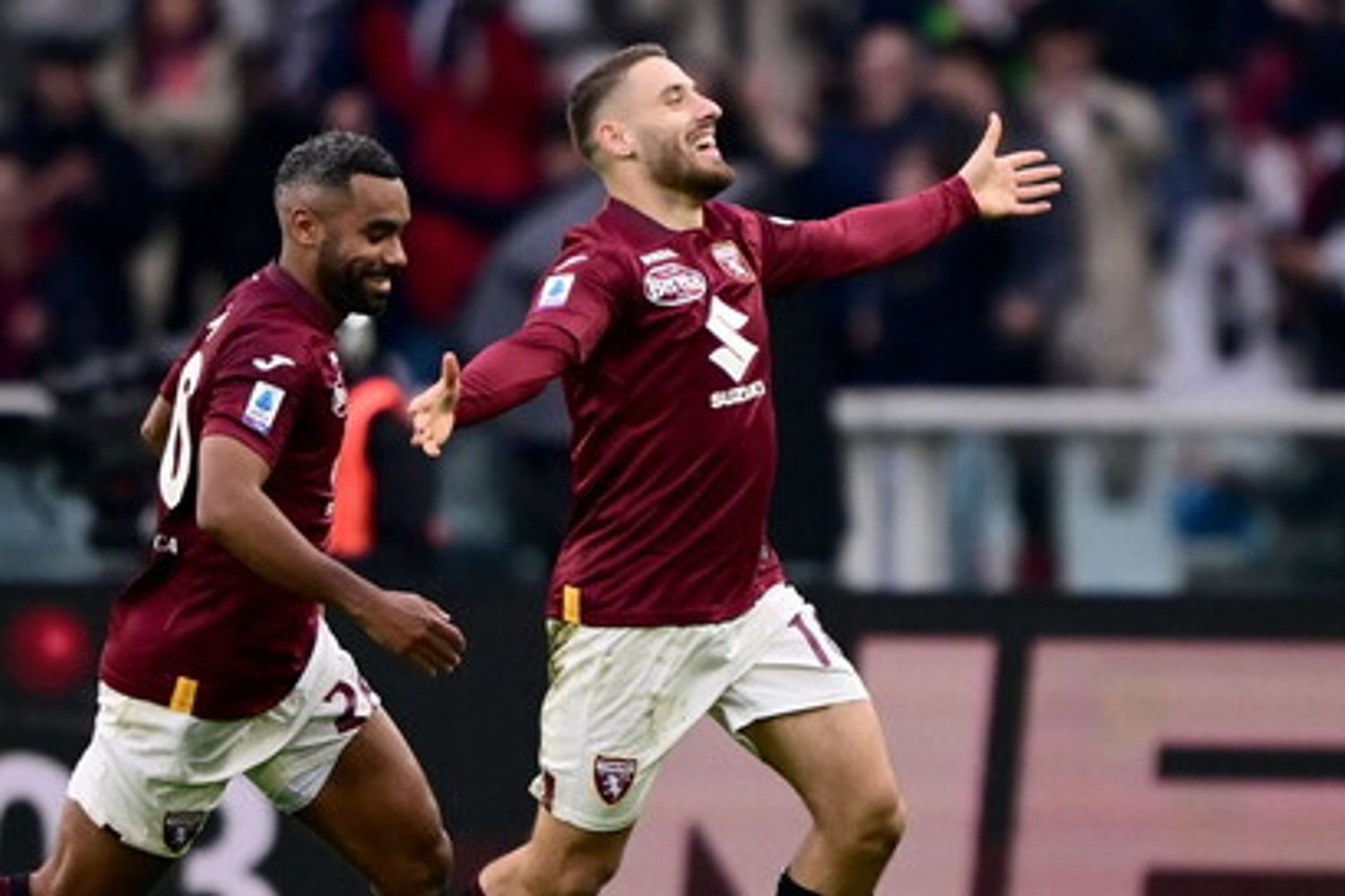 Vlasic esulta dopo aver realizzato il secondo gol per il Torino