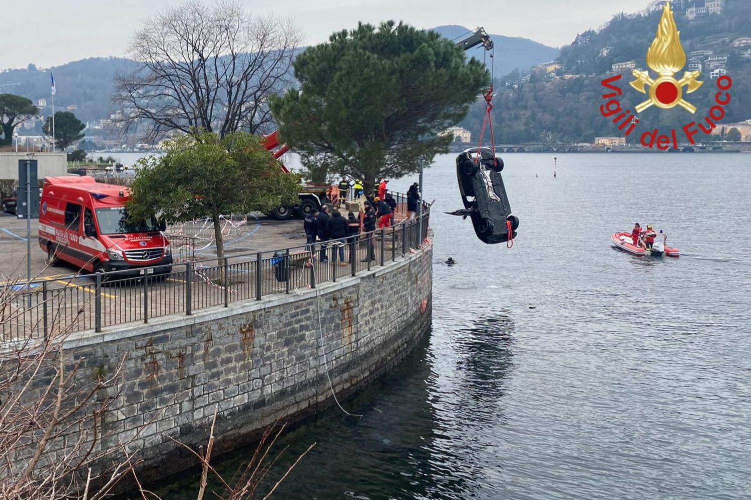 Recupero del suv dal lago di Como
