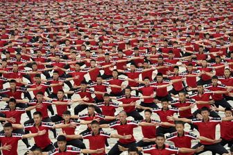 Performance di studenti di kung fu in Cina