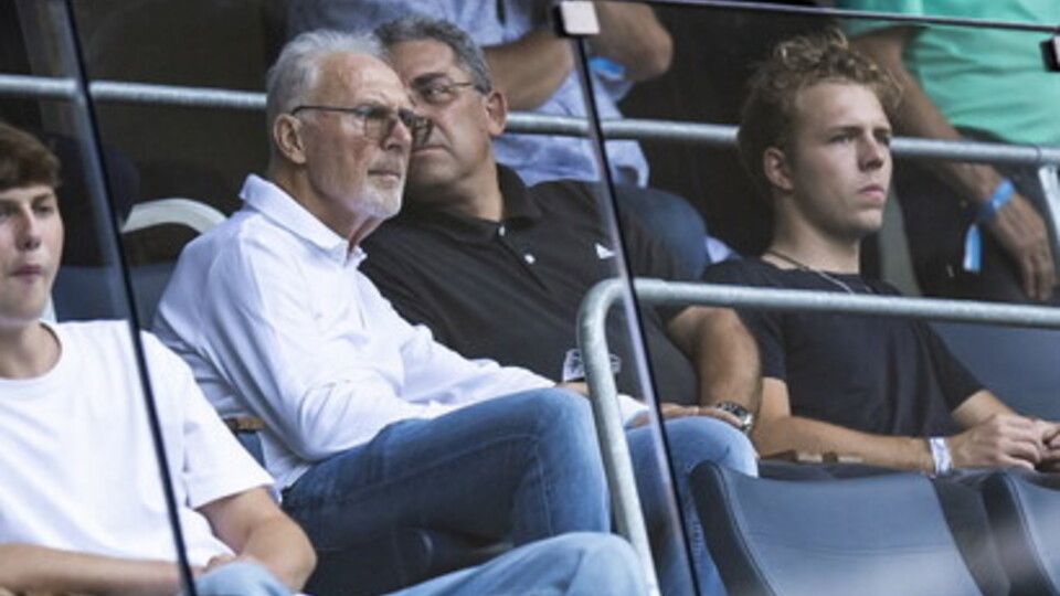 Beckenbauer sugli spalti dello stadio di Monaco di Baviera