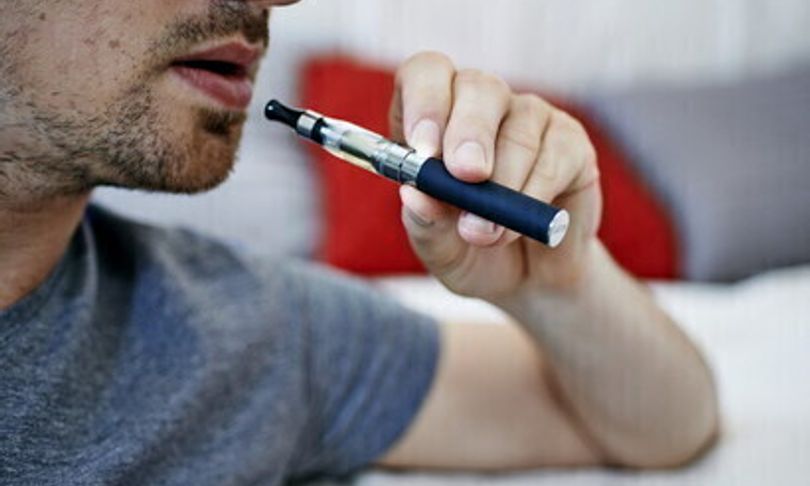 ho smesso di fumare con la sigaretta elettronica Torniamo a parlare di sigarette elettroniche, svapo e prodotti a tabacco  riscaldato. L’OMS (Organizzazione Mondiale della Sanità) considera questi  prodotti dannosi e non provati come strumenti per
