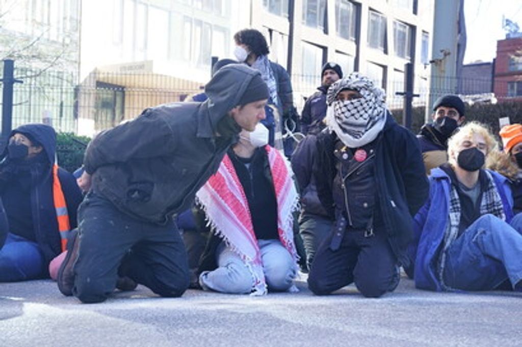 Manifestanti pro-Gaza arrestati per aver bloccato il traffico all'ingresso dell'Holland Tunnel&nbsp;